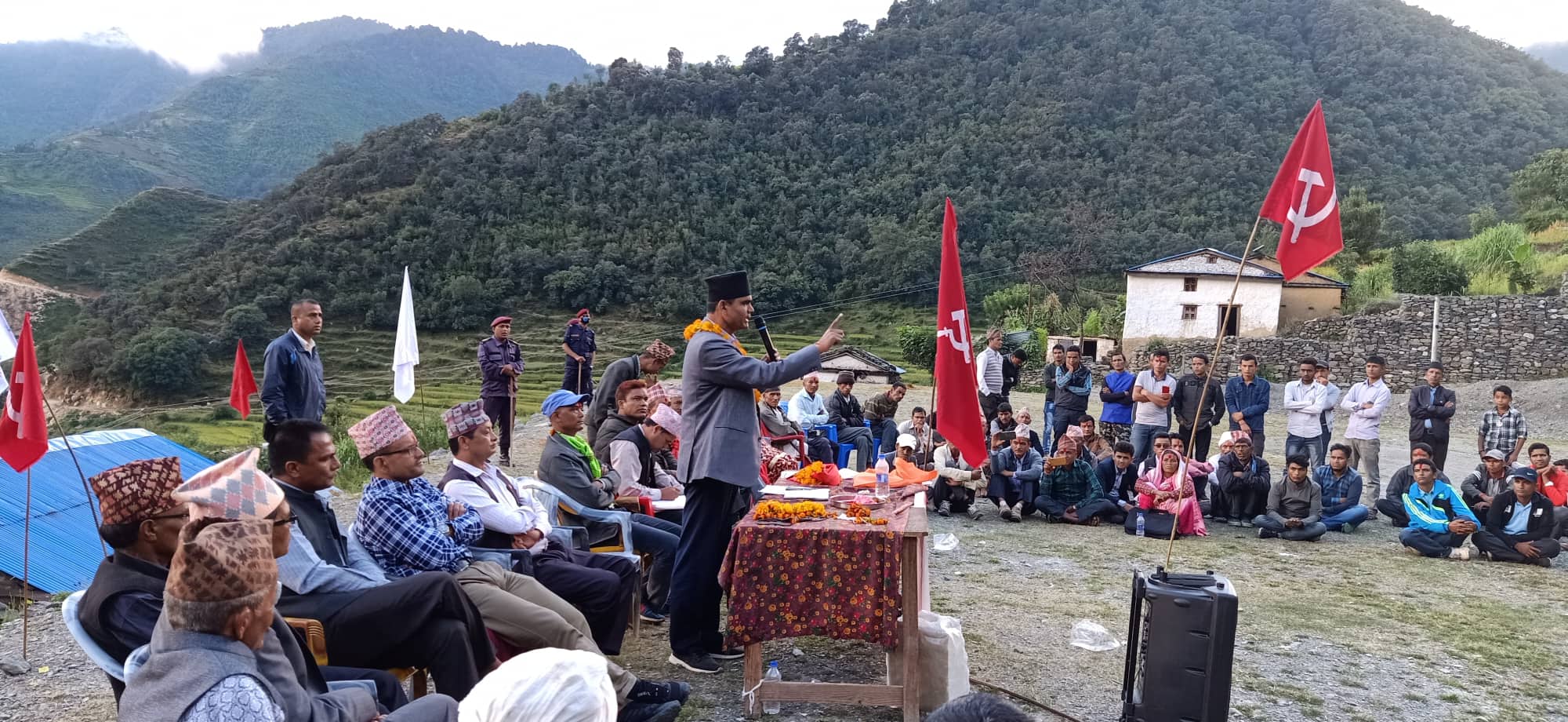 दसै मनाउदै जनताको घर दैलोमा सांसद थापा