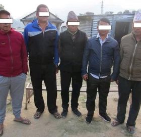 १५ हजार नगदसहित ५ जना जुवाडे पक्राउ ।