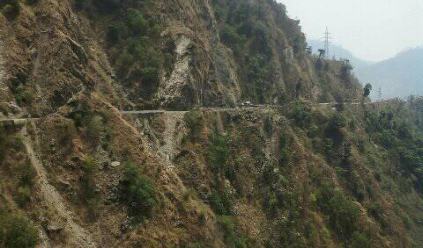 भगवानको नाम लिँदै भीमदत्त राजमार्गमा यात्रा