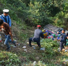चितवनमा सवारी दुर्घटनामा परी ३३ को मृत्यु