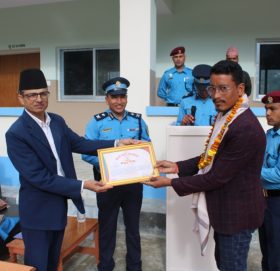 ६४ औै प्रहरी दिवसको अवसरमा बाजुरा प्रहरीले गर्याे  जग्गादातालाई सम्मान