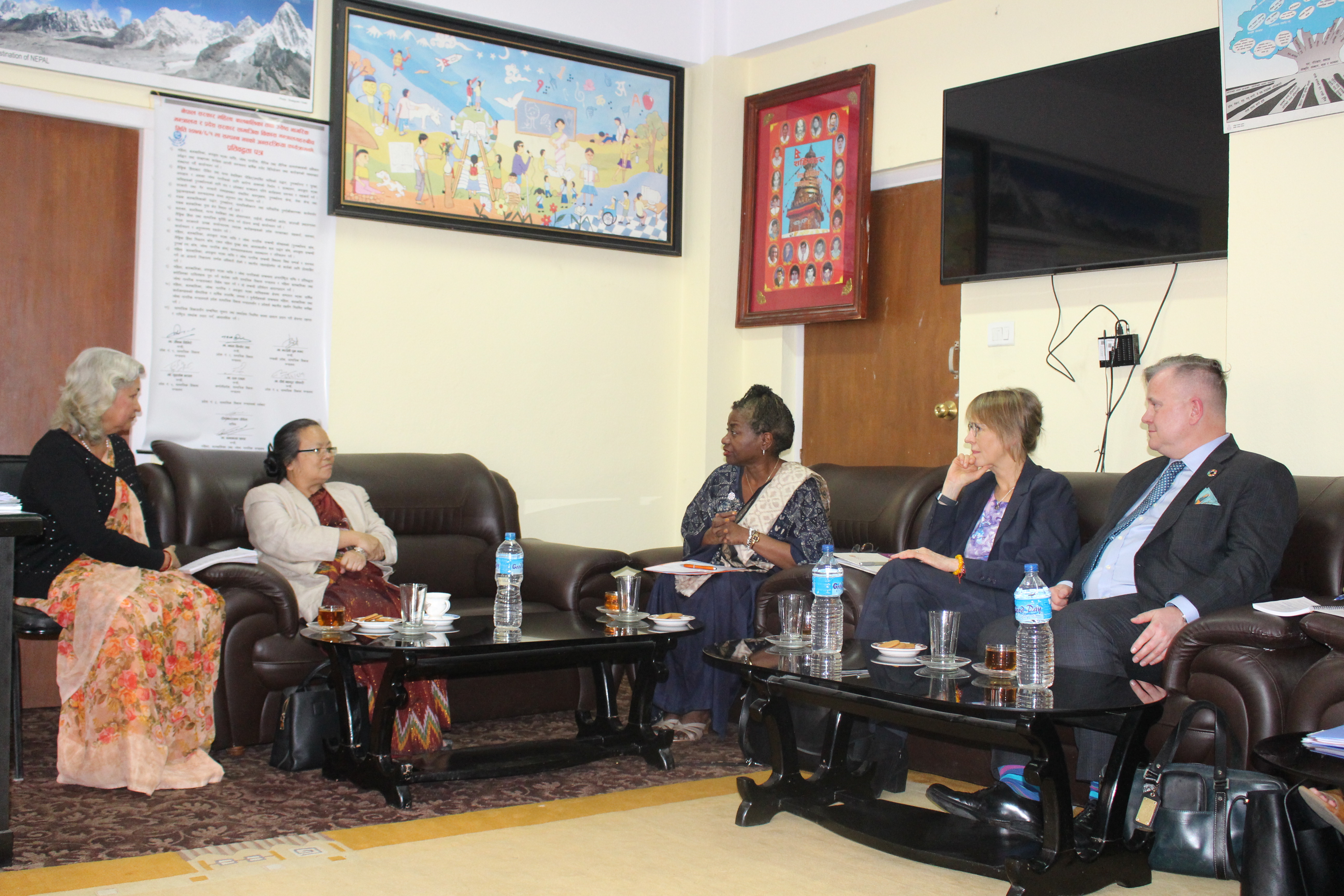 महिला बालबालिका तथा ज्येष्ठनागरिक मन्त्री र यूएनएफपीएका कार्यकारी निर्देशकबीच शिष्टाचार भेट