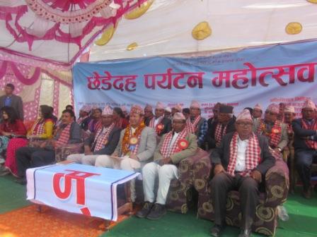 प्रदेश मन्त्री शाहलाइ ज्ञापन पत्र बुझाए