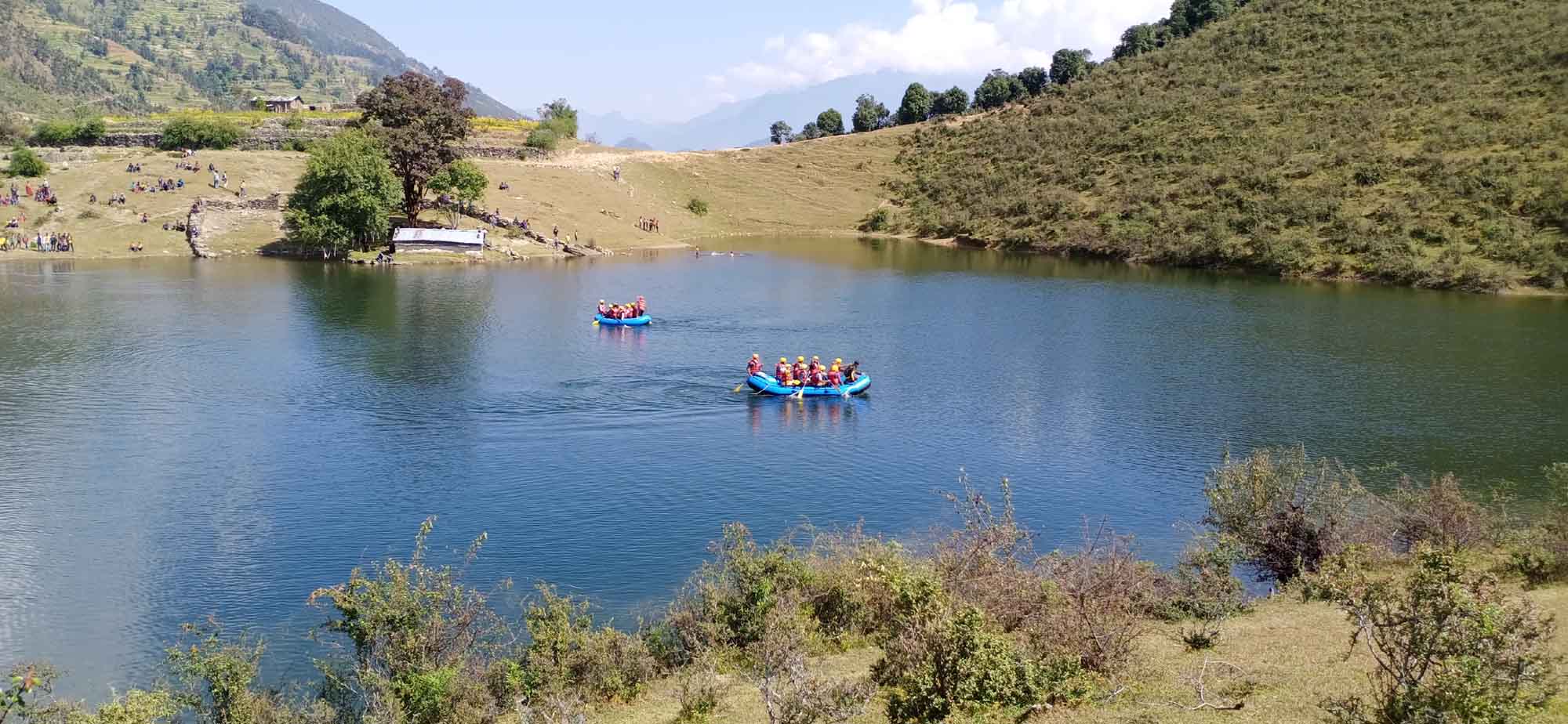 छेडेदह तालमा डुङ्गा सरर..