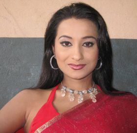 दशैं पनि फास्ट ट्रयाक जस्तो भइरहेको छ : नायिका रेजिना उप्रेती