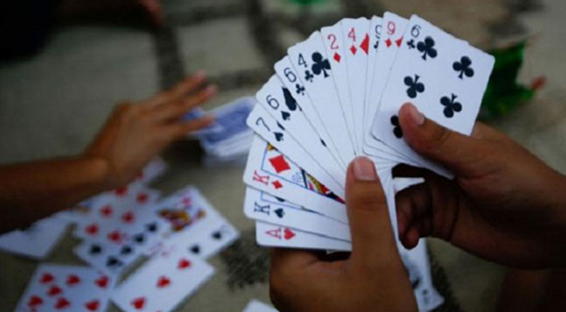 बाजुराको खप्तड छेडेदहमा जुवाखालबाट २ जना शिक्षक सहित ६ जना प्रक्राउ