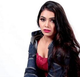 मोडल वाच : मोडलिङ होमिदै करिश्मा