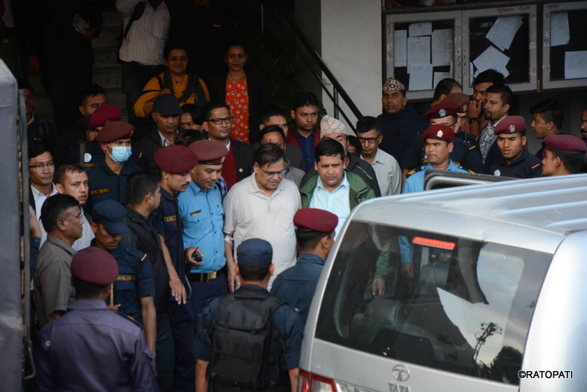 राष्ट्रका जिम्मेवार व्यक्तिहरु नै अपराधमा मुछिएपछि…