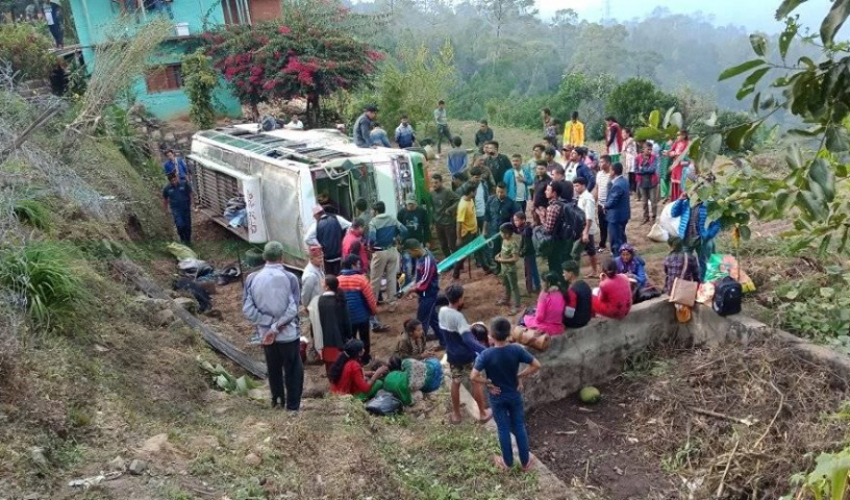 डोटीमा बस दुर्घटना, १० जना घाईते