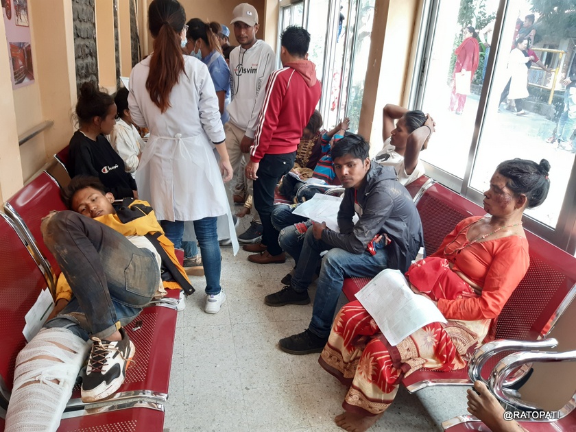 सिन्धुपाल्चोक बस दुर्घटना : मृत्यु जितेर फर्किएकाहरु भन्छन्, ‘अर्को जुनी पाइयो’