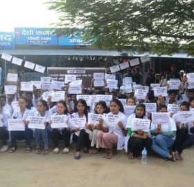 अुसरक्षित भएको भन्दै मेडिकल कलेजका विधार्थी धर्नामा