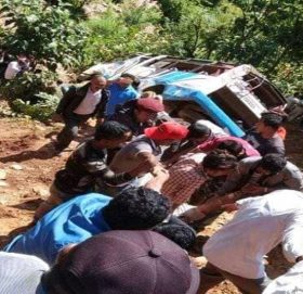 महेन्द्रनगरबाट बाजुरा अाउदै गरेकाे बस दुर्घटना बाजुराका एक जनाकाे मृत्यु ३० जना घाइते