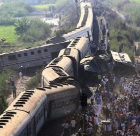 दुई रेल ठोक्किए बंगलादेशमा १६ जनाको मृत्यु