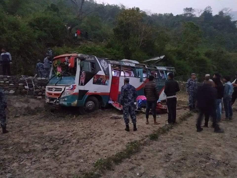 डोटी बस दुर्घटना : मृतकको सनाखत, घाईते ३३ जनाको पनि परिचय खुल्यो