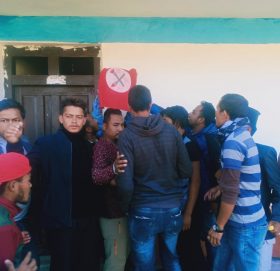 नेबिसघंद्धारा बाजुरा क्याम्पसमा तालाबन्दी