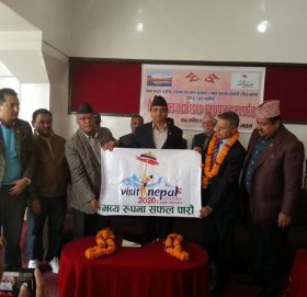तीन लाख सवारी साधनमा नेपाल भ्रमण वर्ष २०२० को लोगो राखिदै