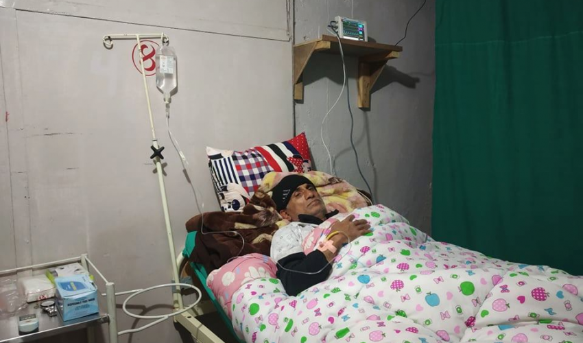 डा. केसी बेड नम्बर १६ मा भर्ना, शरिरमा पानीको कमी भएपछि सलाइन चढाइयो
