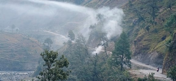 सडकको छेउमै डम्पीङ साइड, पलाष्टिकको धुवाले क्यान्सर हुने खतरा