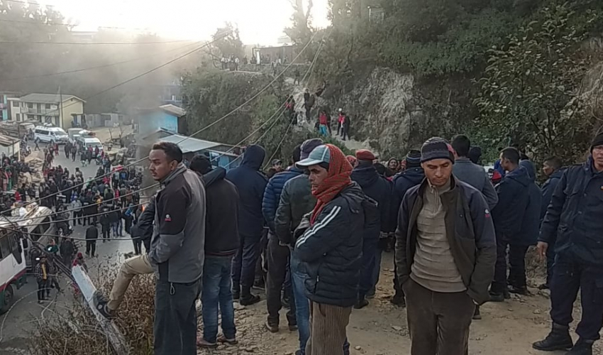 डोटी प्रहरीको हिरासतमा चालकको मृत्यु प्रकरण : अवरुद्ध भीमदत्त राजमार्ग खुल्यो