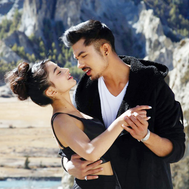 फेरि अनमोलसँग सुहानाको रोमान्स