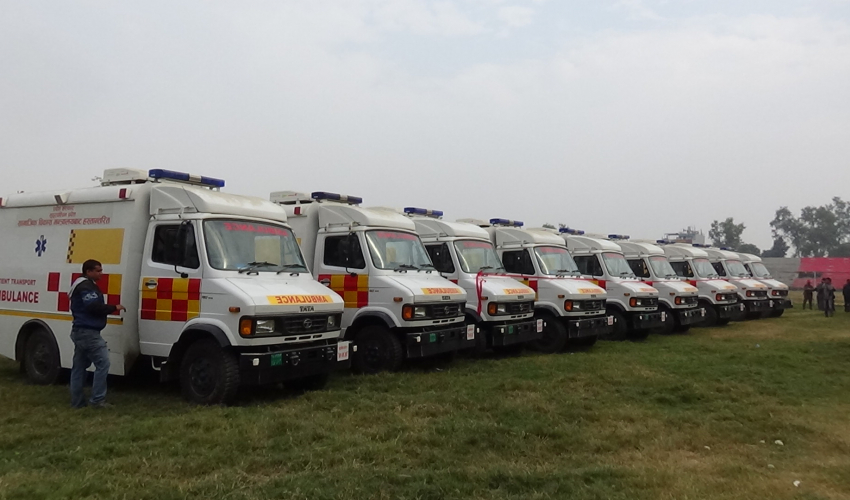 बाजुराकाे कोल्टि क्षेत्रले पाँउने एम्बुलेन्स कटाएर तराइको जिल्लामा हस्तान्तरण