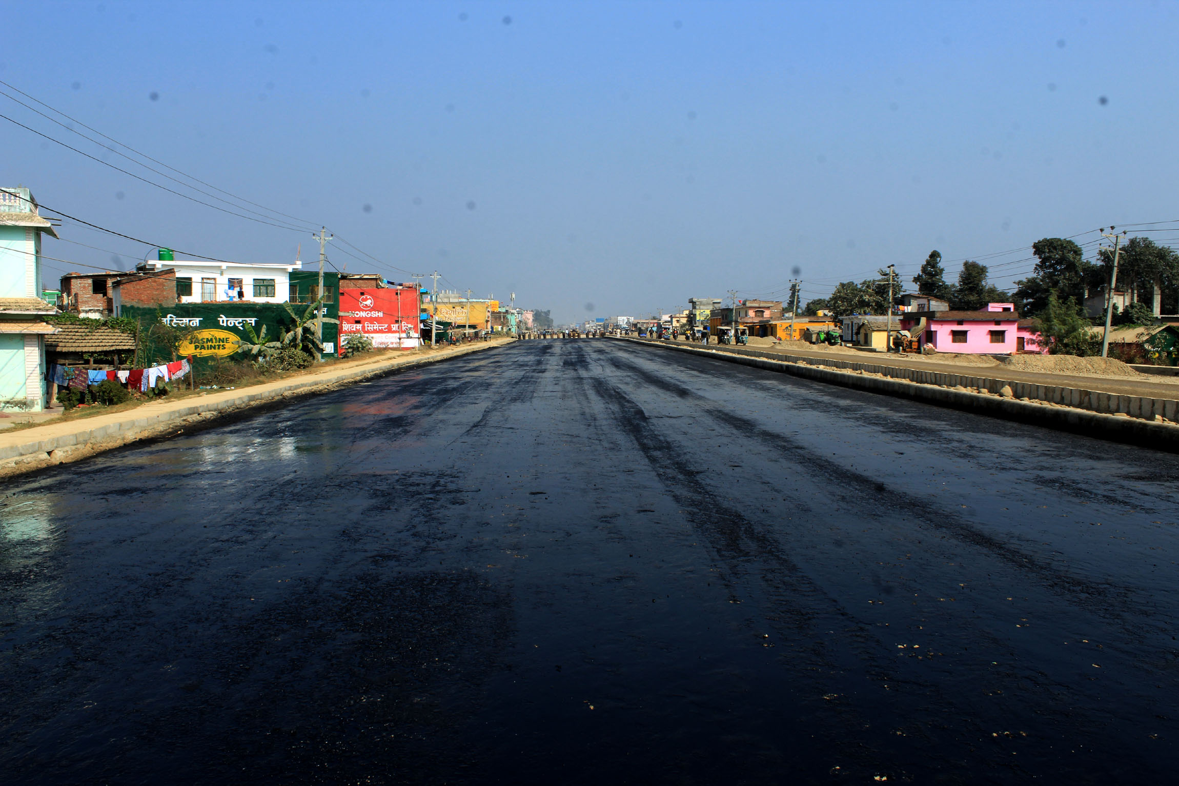 छ लेन कालोपत्रे शुरु भएपछि उत्साह