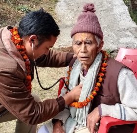 बुढिगंगा नगरपालिकाले शुरु गरयो गाँउमै बृद्धबृद्धा र असाहयलाई बिशेषज्ञ सेवा