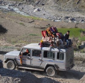 अविरल बर्षाले कर्णाली करिडोरको बाजुरा सडकखण्ड अवरुद्ध