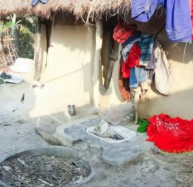 बस्तीमा शौचालय छैनन्, मठ–मन्दिरमा अर्ब खर्च