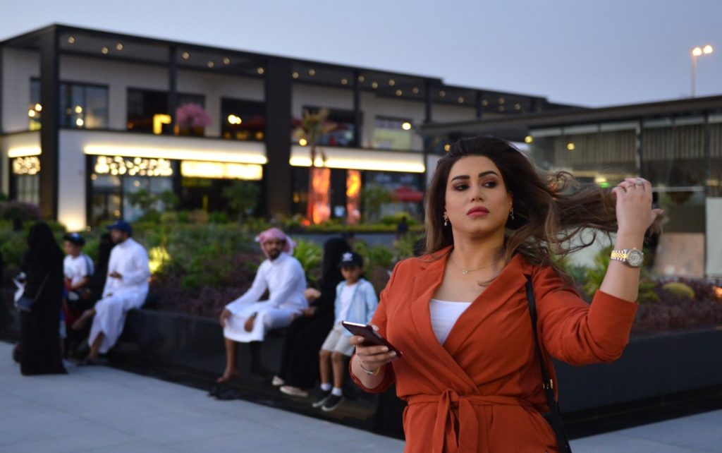 साउदी अरेबियामा यी महिला लाई देख्दा सातो जान्छ साउदीको कट्ट,रपन्थी समाजको