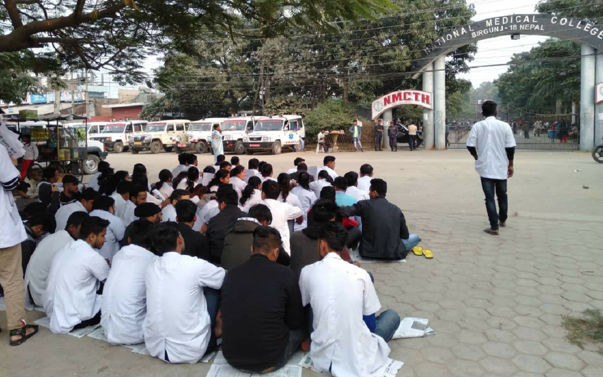 मेडिकल कलेजद्वारा पौने ३ अर्बको ‘ठगी’, कारबाहीका लागि विद्यार्थीको उजुरी कुर्दै सरकार