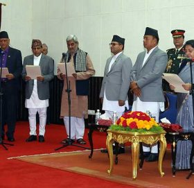 नवनियुक्त मन्त्रीले लिए सपथ (भिडियाे)