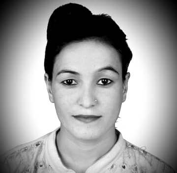 हिजाे उ पनित राेडमा थियाे आज महलमा छ – गजल