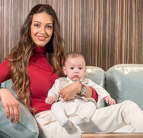 रुसी सुन्दरीले सार्वजनिक गरिन् मलेसियन ‘राजकुमार’