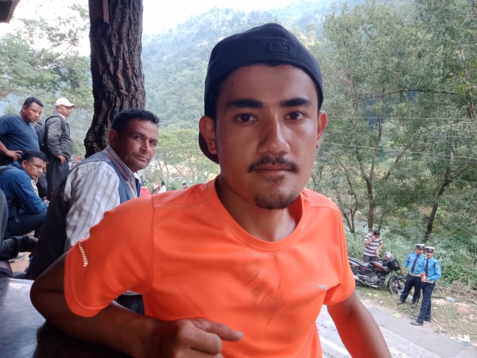 सुनकोशीमा बस दुर्घटना : यी हुन् सोनाम तामाङ जसले “र्याफ्टिङ बोट लिएर सुनकोशीमा दुई मिनेटमै पुगेर धेरैको ज्यान बचाए”