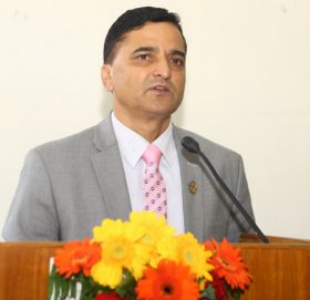 मन्त्री भट्टराईले भने : भिआइपीको नाममा कर्मचारीको जागिर खोस्‍ने धम्की नदिनू