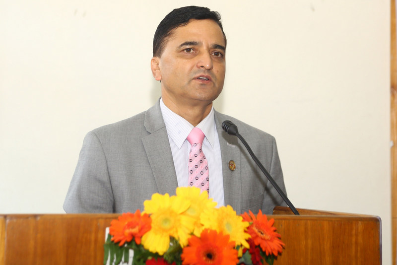 मन्त्री भट्टराईले भने : भिआइपीको नाममा कर्मचारीको जागिर खोस्‍ने धम्की नदिनू