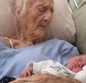 १०१ वर्षमा बच्चा जन्माउने महिला