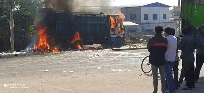 ट्रकको ठक्करबाट एक बालिका गम्भीर घाइते, ट्रकमा गरियो आगजनी