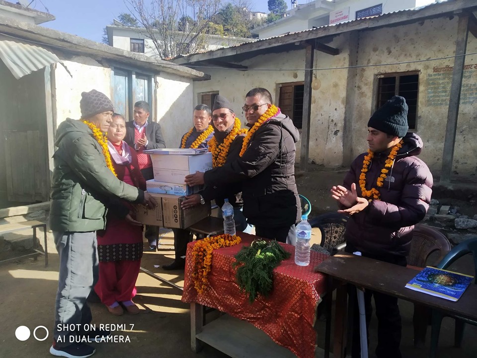 संस्थाद्धारा बालमन्दीर विद्यालयलाई एक कम्प्युटर र १ प्रिन्टर हस्तान्तरण