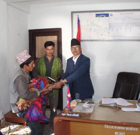 अलपत्र बच्चालाई उद्धार र आर्थिक सहयोग