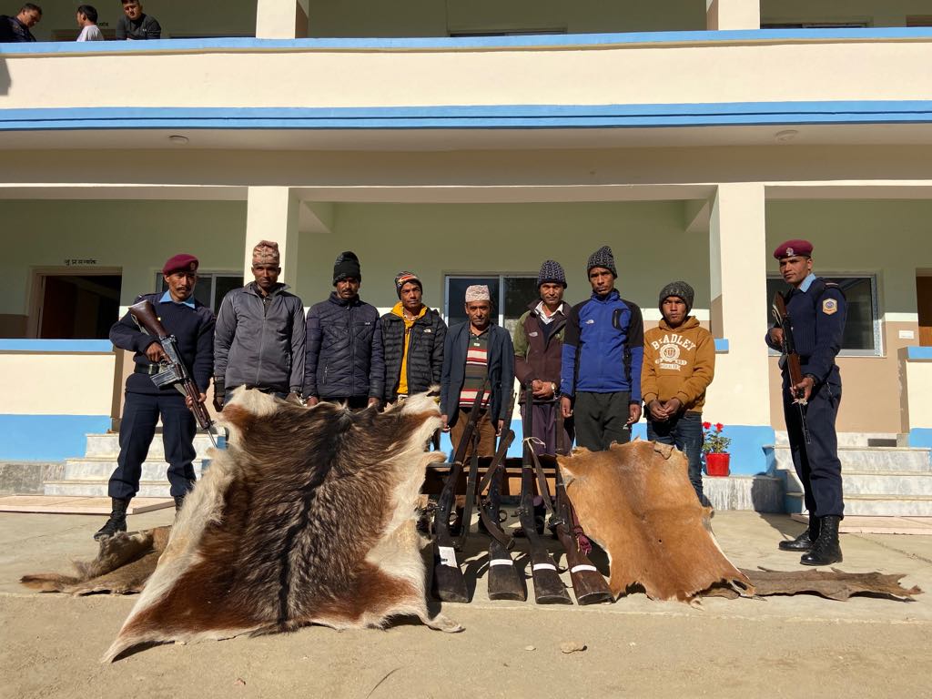 बन्यजन्तुको चोरी शिकार गर्ने हतियार सहित ७ जना प्रक्राउ