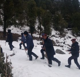 शिकार खेल्न गएको बेला दाइले बोकेको बन्दुक पट्केर भाई गम्भिर घाइते