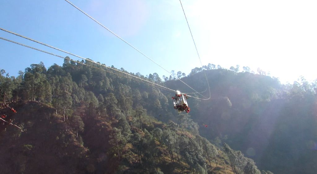 रोपवे संचालन पछि मनागाउँ बासीलाई सामान ओसार पोसारमा सहज
