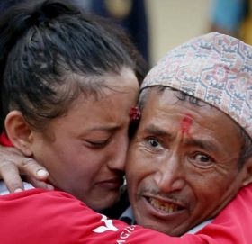 करातेमा सुनिताले स्वर्ण जित्दा बुवाका आँखामा खुसीका आँसु