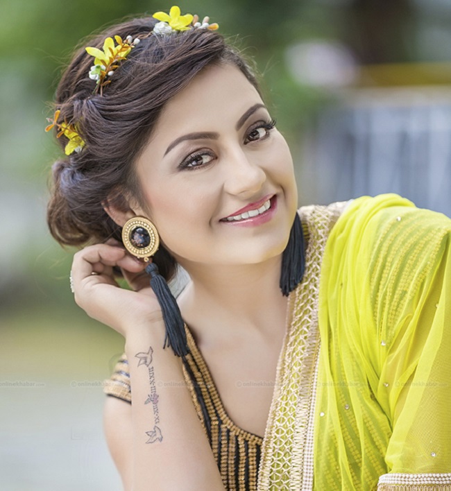 यति महङ्गो गाडी चढ्छिन् नायिका श्वेता खड्का