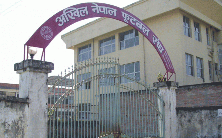 ४ फुटबल खेलाडी कारवाहीमा