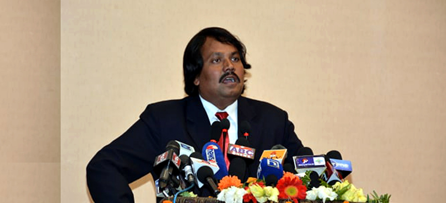 सिके राउतलाई राष्ट्रियसभामा लैजाँदै नेकपा