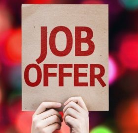 रेल धकेल्नेदेखि कुकुरको खाना चाख्नेसम्मः विश्वका केही अनौठा जागिरहरु