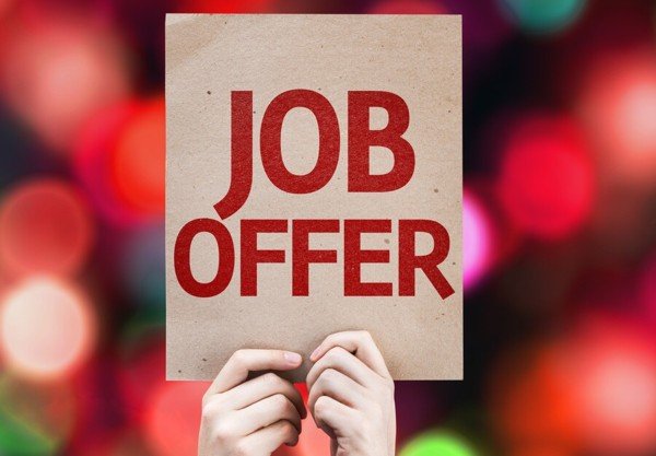 रेल धकेल्नेदेखि कुकुरको खाना चाख्नेसम्मः विश्वका केही अनौठा जागिरहरु